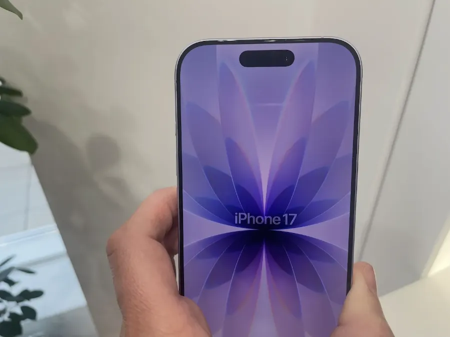 Recenzija: iPhone 17 - Konačno iPhone za sve?