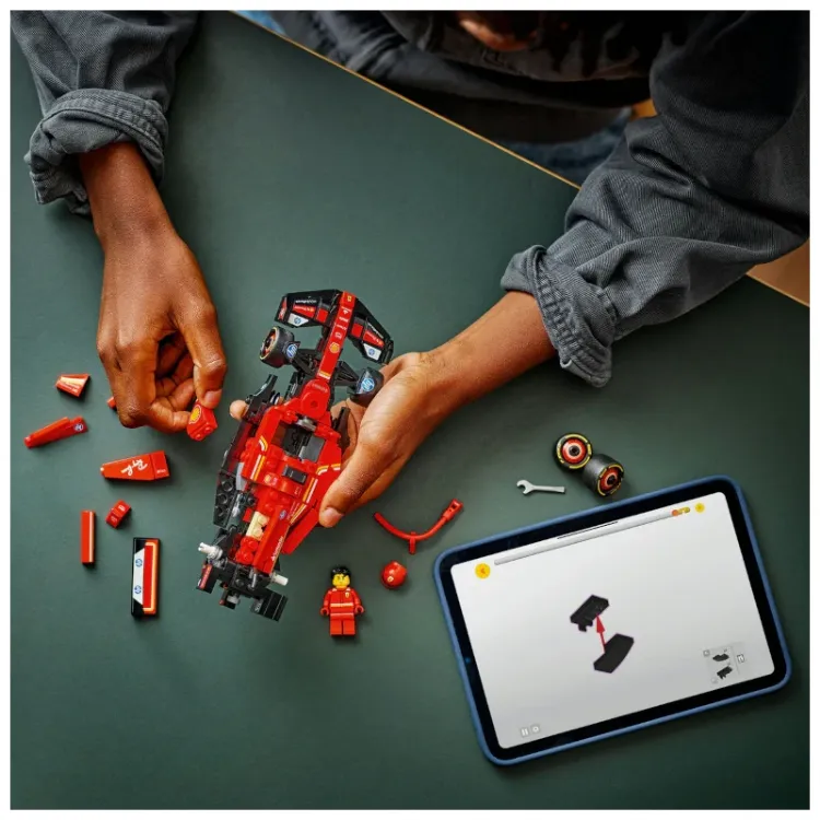 Alles LEGO SPEED CHAMPIONS trkaći automobil Ferrari SF-24 F1