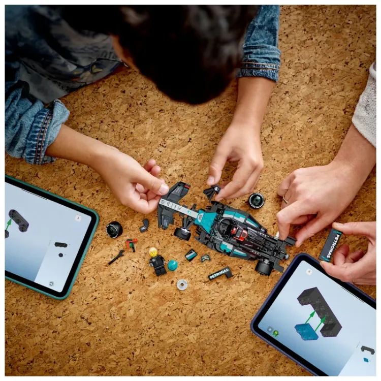 Alles LEGO SPEED CHAMPIONS trkaći automobil Mercedes-AMG PETRONAS F1 W15